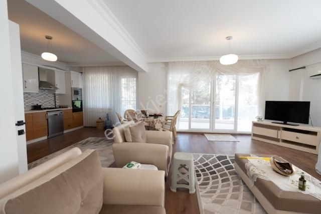 Kuşadası İkiçeşmelik'te Geniş Yaşam Alanlarına Sahip 3+1 Daire - Görsel 9