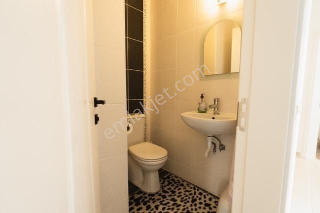 Kuşadası İkiçeşmelik'te Geniş Yaşam Alanlarına Sahip 3+1 Daire - Görsel 3