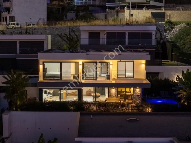 Kuşadası Karaova Full Deniz Manzaralı Emsalsiz Köşe Konum Villa - Görsel 12