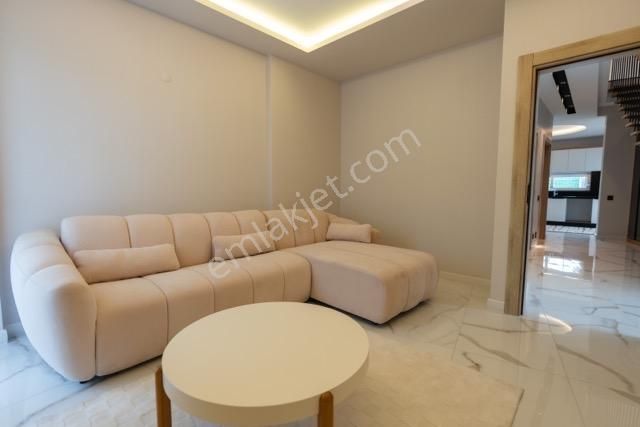 Acil !!! Kuşadası Kuştur Mevkiinde Geniş Ve Ferah Satılık 4+1 - Görsel 4