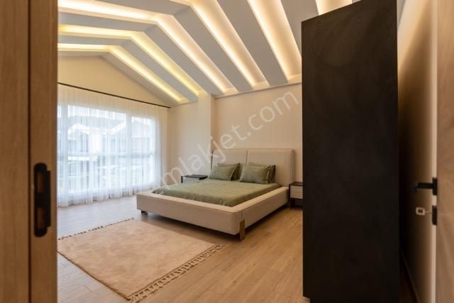 Acil !!! Kuşadası Kuştur Mevkiinde Geniş Ve Ferah Satılık 4+1 - Görsel 11