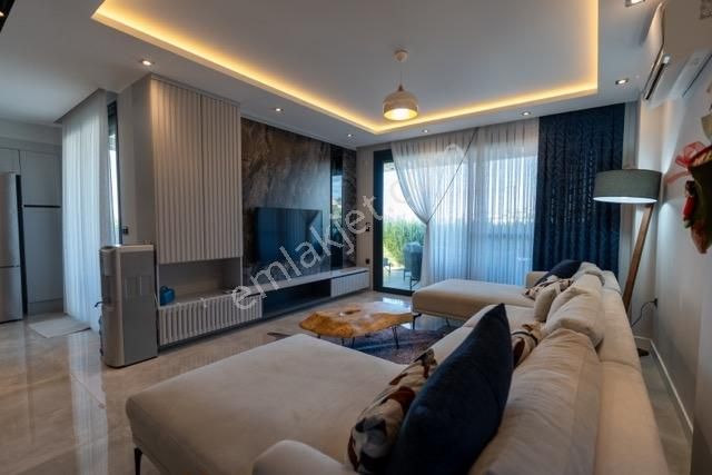 Kuşadası Soğucak'ta Köşe Konum Deniz Manzaralı Full Eşyalı Villa - Görsel 18