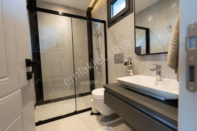 Kuşadası Soğucak'ta Köşe Konum Deniz Manzaralı Full Eşyalı Villa - Görsel 35