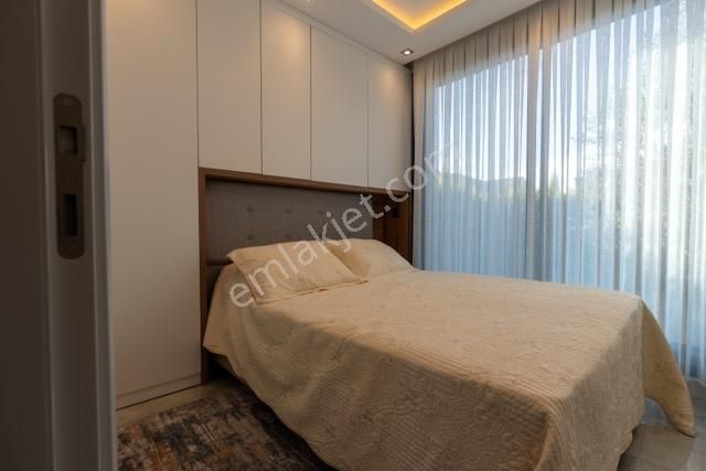 Kuşadası Soğucak'ta Köşe Konum Deniz Manzaralı Full Eşyalı Villa - Görsel 5