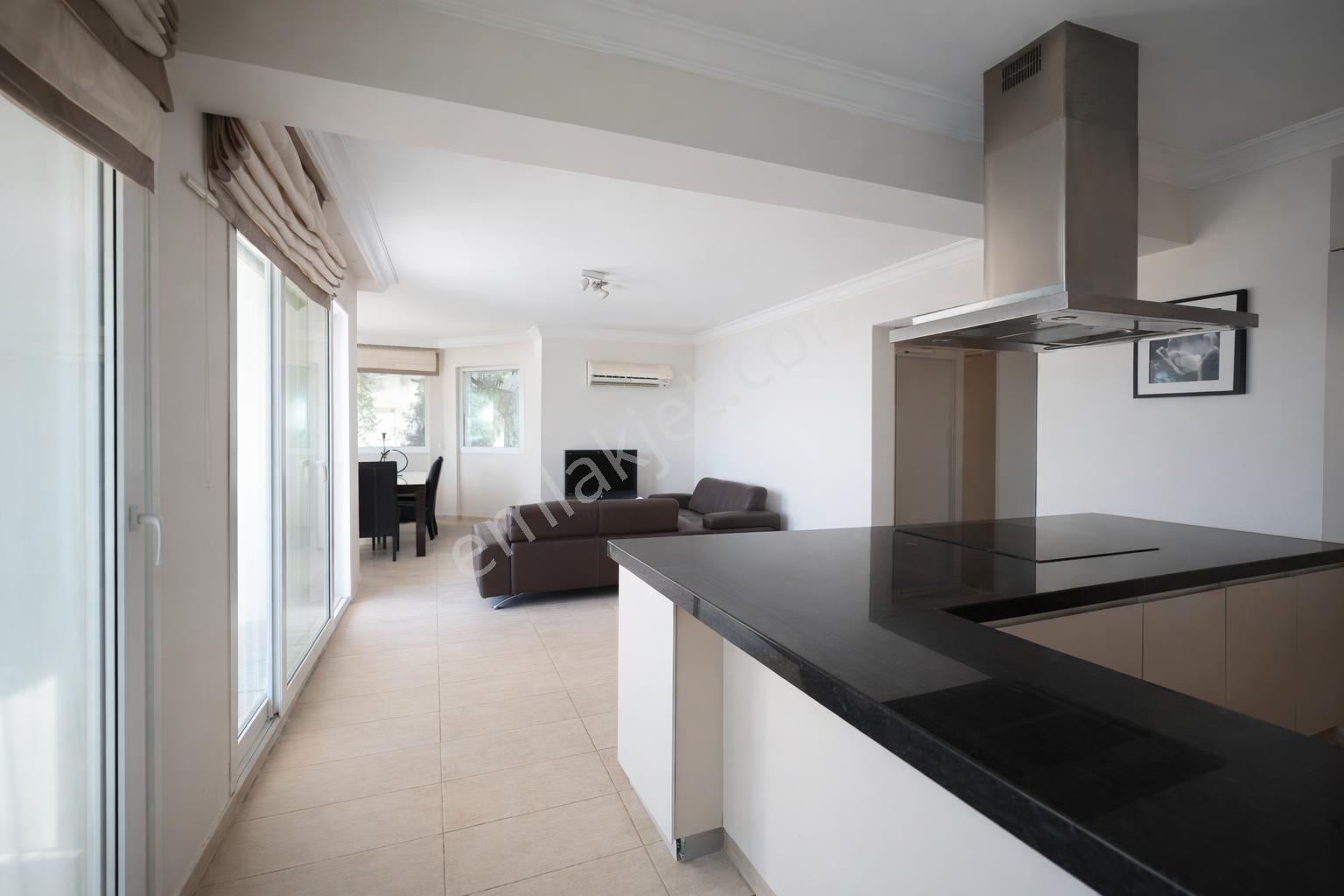 Zinos Villalarında Özel Koya Sahip Prestijli Konumda Villa - Görsel 8