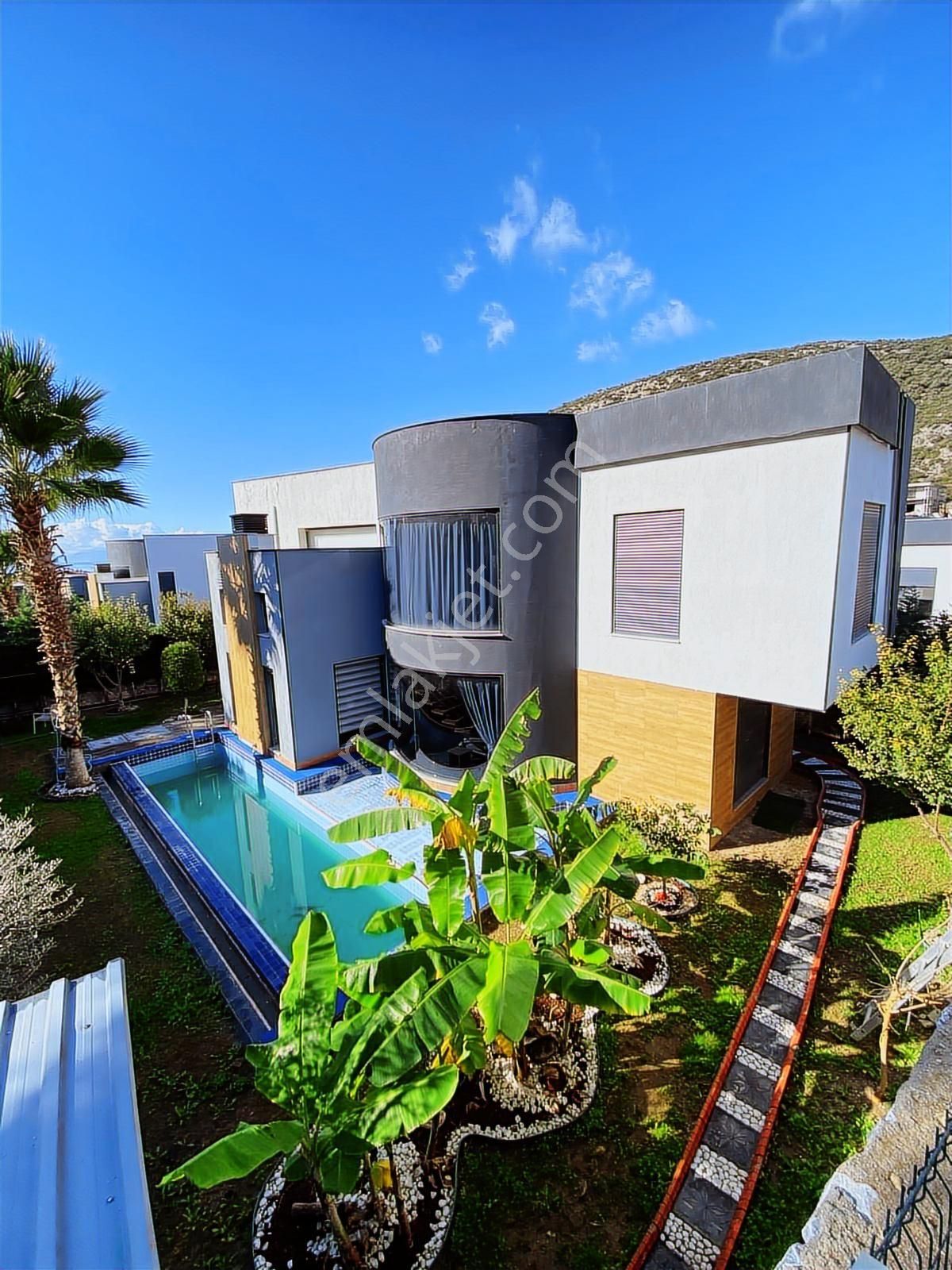 Kuşadası Yavansuda Mahremiyete Uygun Full Eşyalı Fırsat Villa - Görsel 21