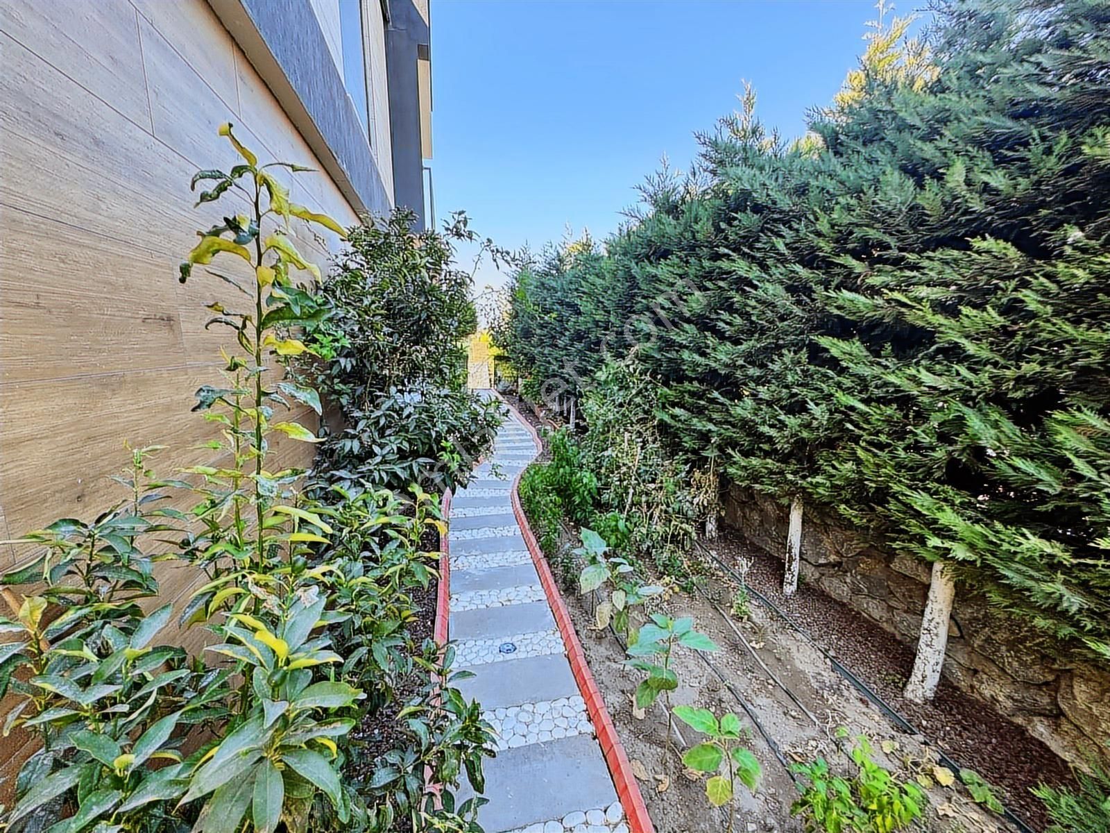 Kuşadası Yavansuda Mahremiyete Uygun Full Eşyalı Fırsat Villa - Görsel 11