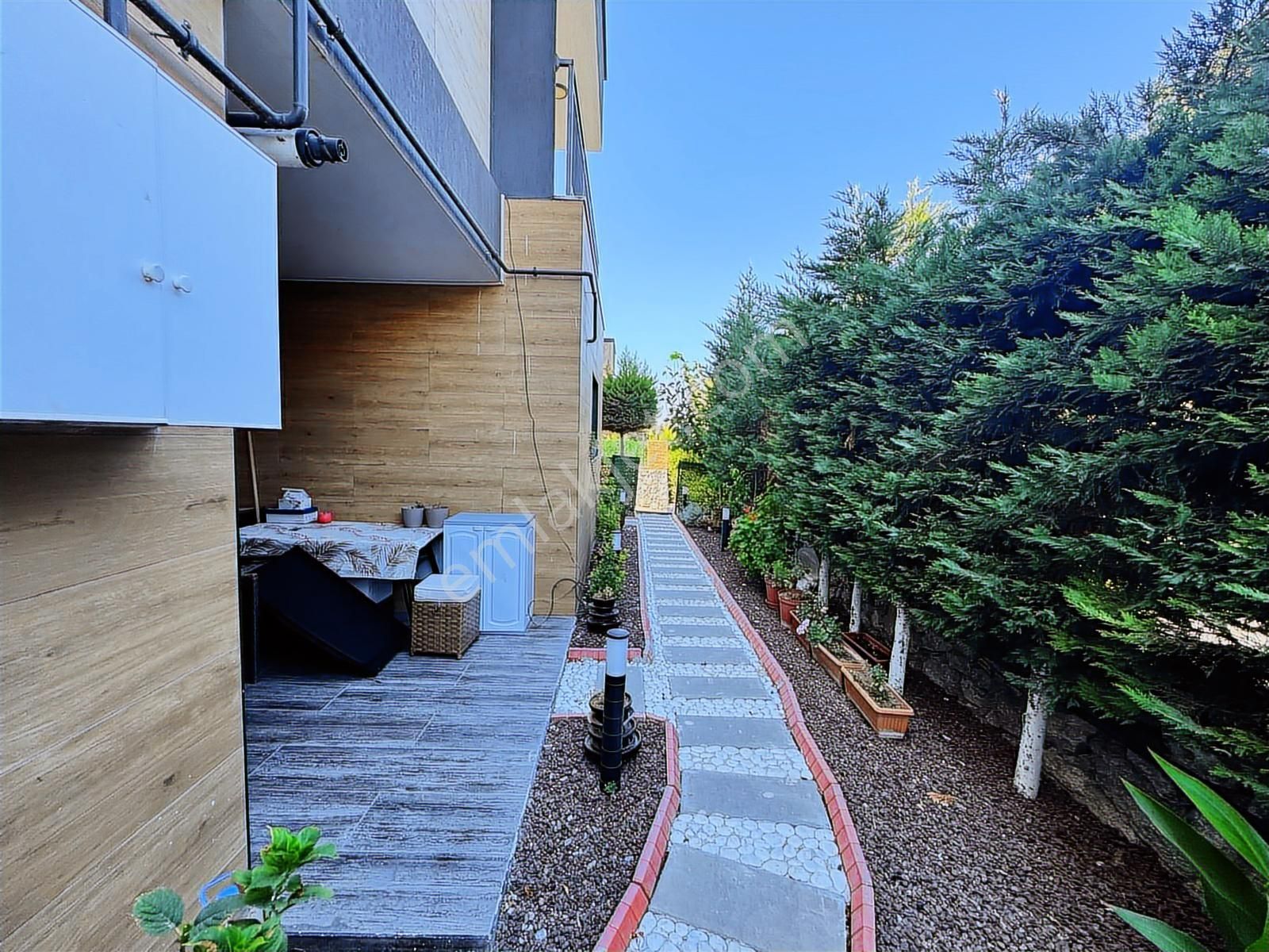 Kuşadası Yavansuda Mahremiyete Uygun Full Eşyalı Fırsat Villa - Görsel 15