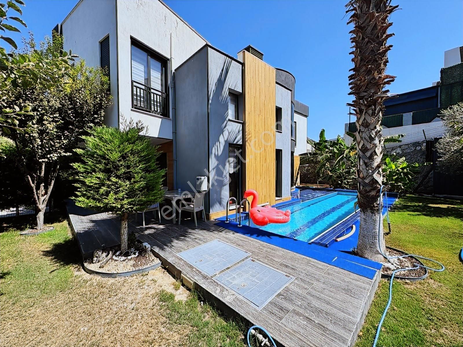 Kuşadası Yavansuda Mahremiyete Uygun Full Eşyalı Fırsat Villa