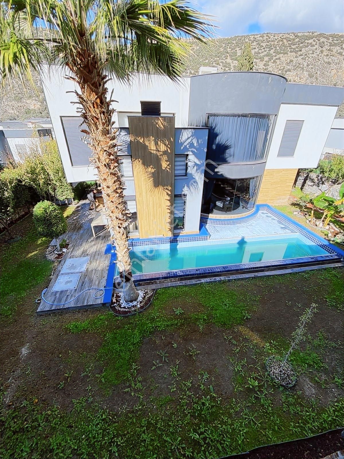 Kuşadası Yavansuda Mahremiyete Uygun Full Eşyalı Fırsat Villa - Görsel 8