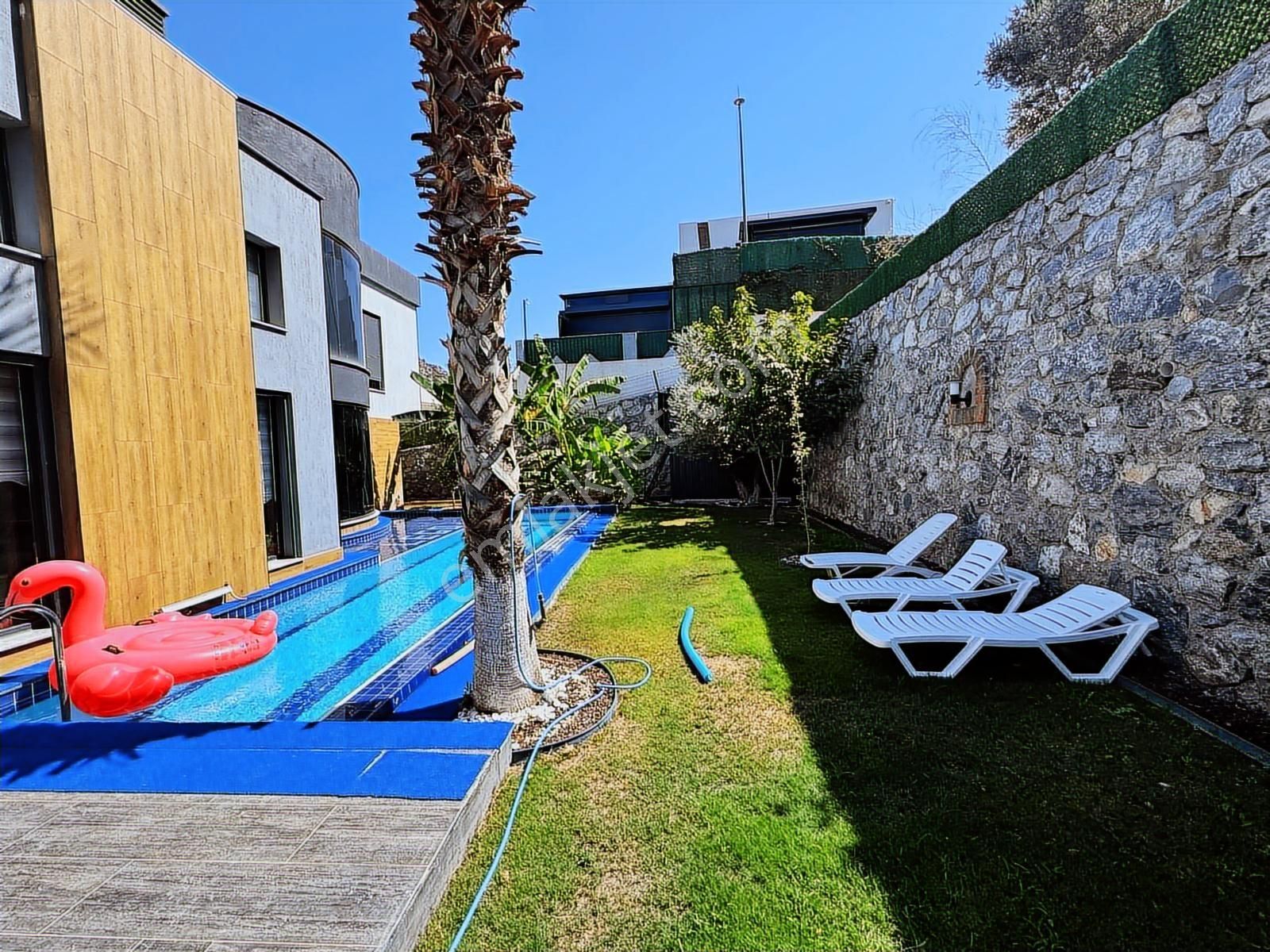 Kuşadası Yavansuda Mahremiyete Uygun Full Eşyalı Fırsat Villa - Görsel 19