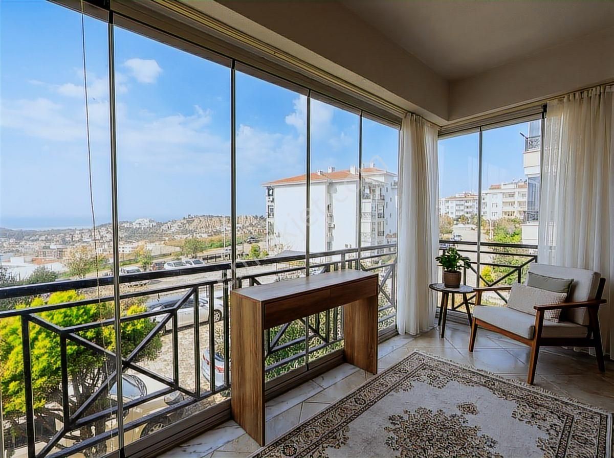 Kuşadası Deniz Manzaralı Geniş Ve Ferah 3+1 Daire - Görsel 12
