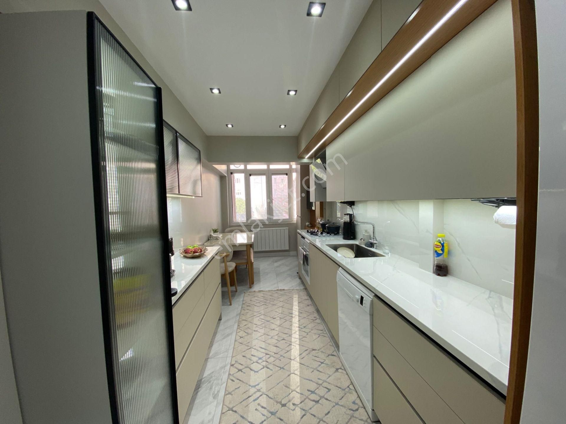 Beylikdüzü Barış Mah Kayapınar Apt Yenilenmiş 3+1 Satılık Daire - Görsel 4