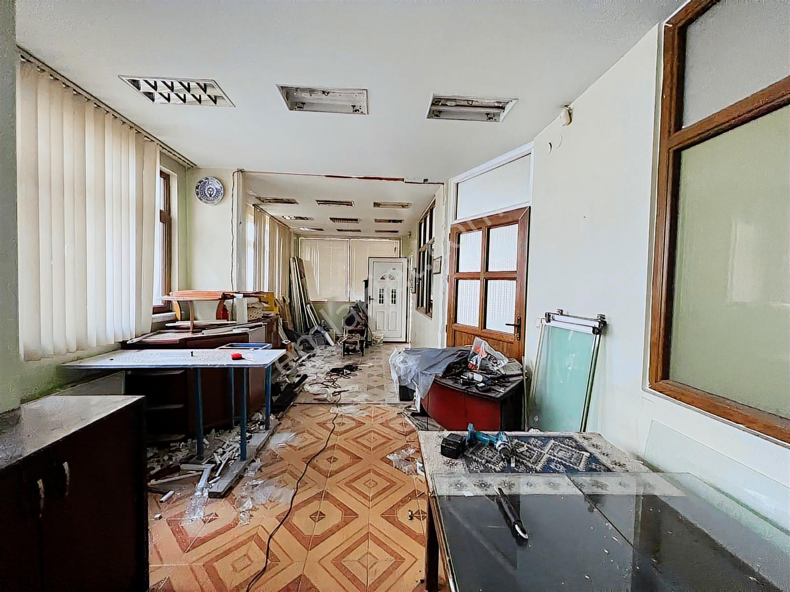 Engin Emlak'tan Cadde Üzerin'de İşlek Konum'da Masrafsız Dükkan - Görsel 20