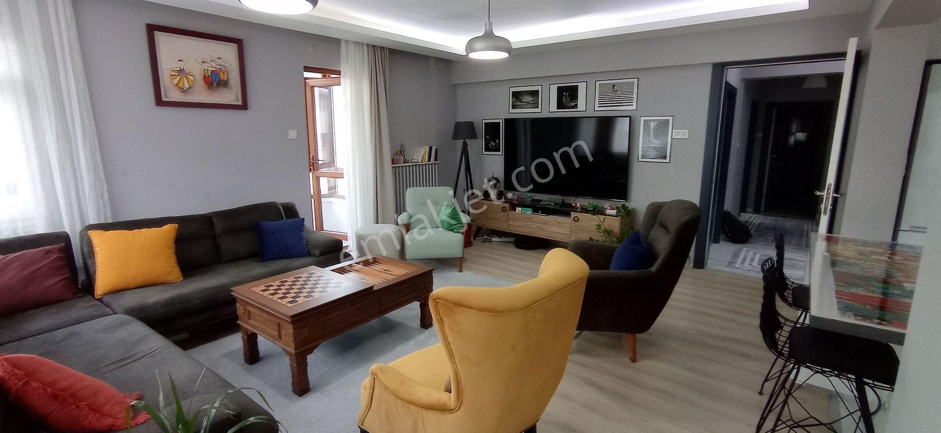 Kızılay Kolej Yakını 3+1 Eşyalı Çok Temiz Asansörlü Açık Otoparklı Kiralık Konut - Görsel 3