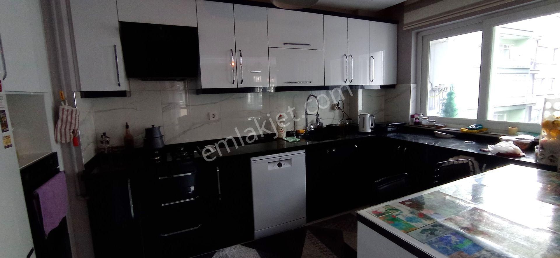 Kızılay Kolej Yakını 3+1 Eşyalı Çok Temiz Asansörlü Açık Otoparklı Kiralık Konut - Görsel 7