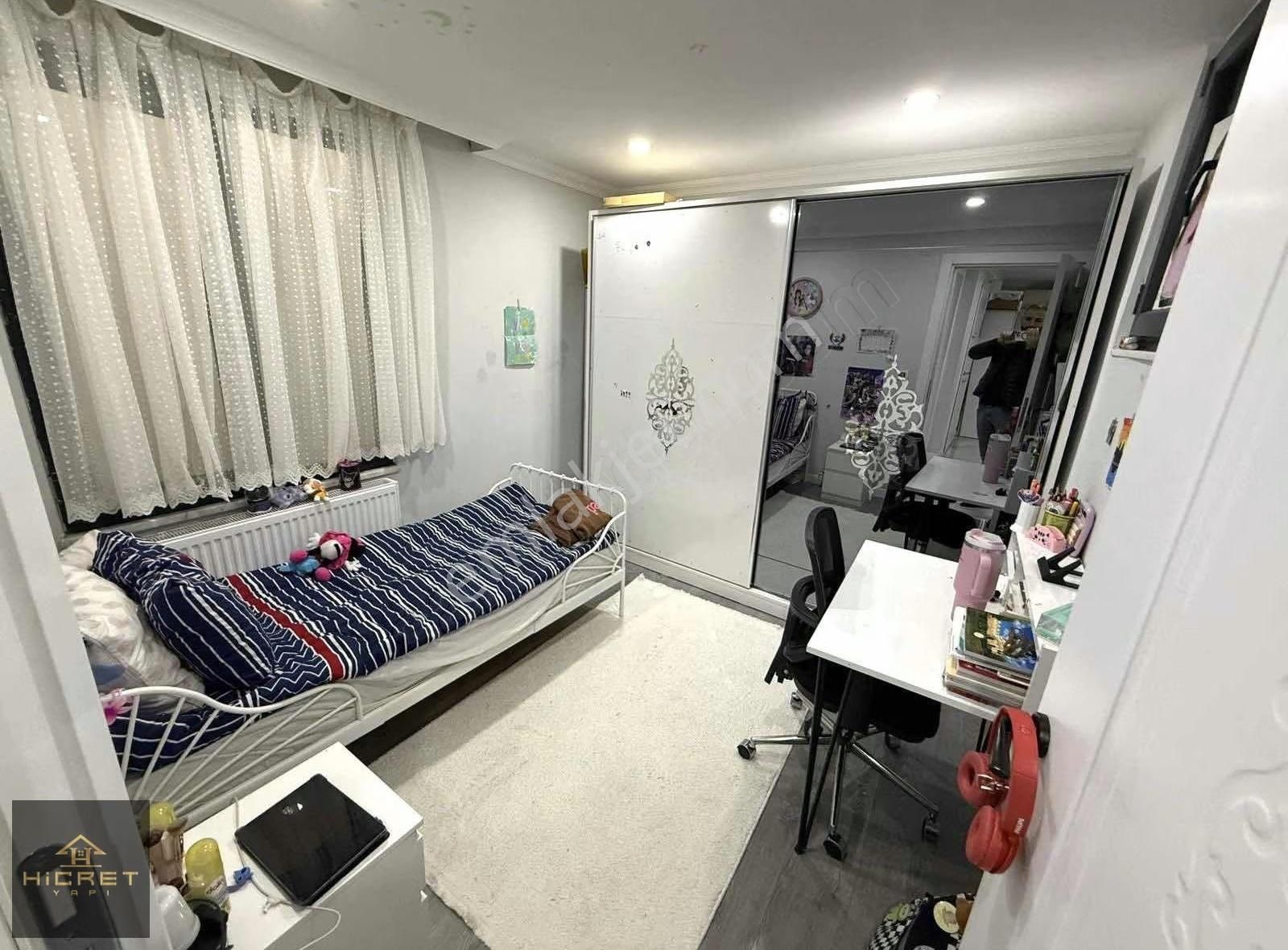 Hicret'den Uğurmumcu Mh Tramvay Dibinde 4+2 200 M² Dubleks Daire - Görsel 3