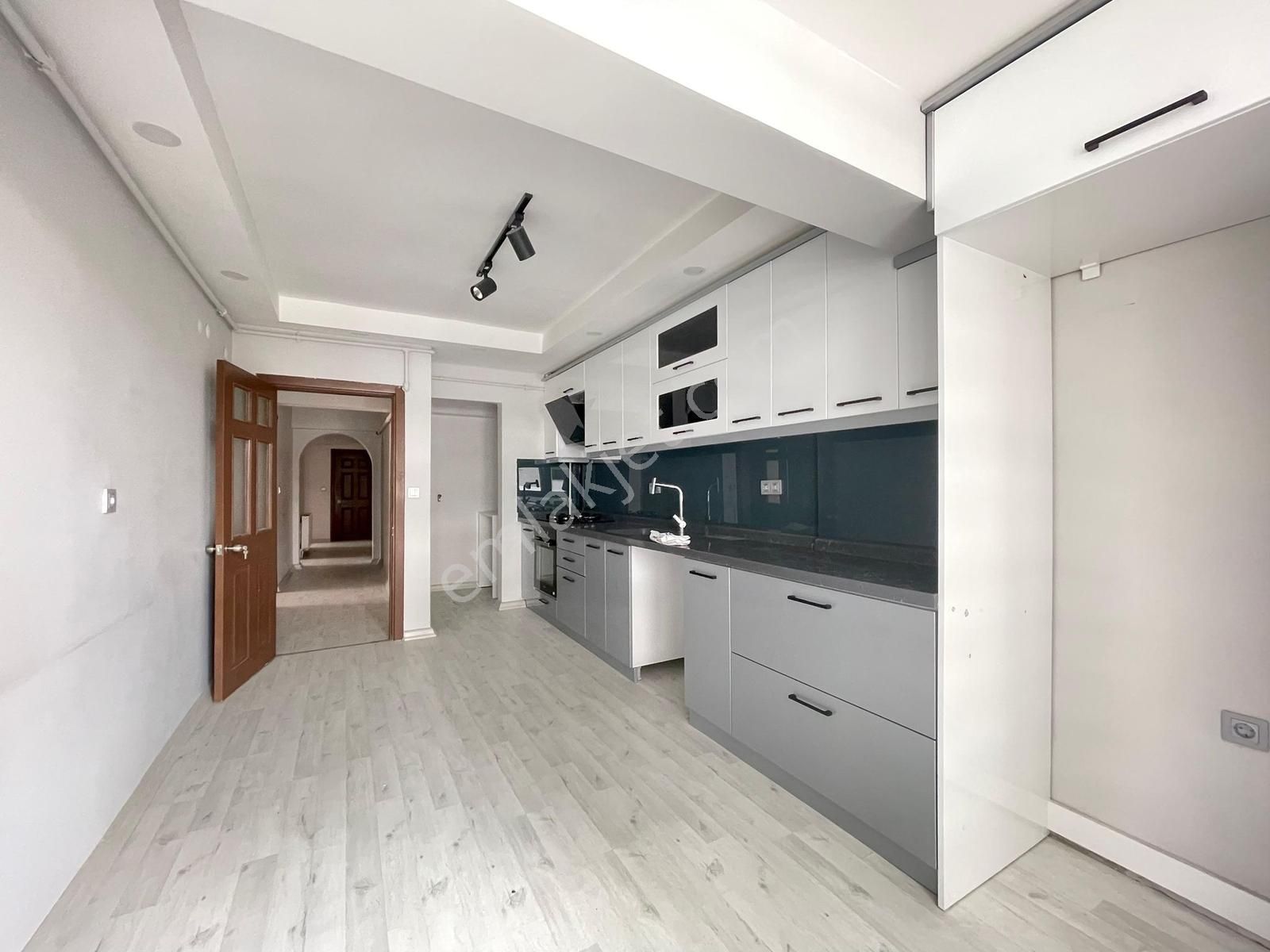 Beyoğlu'ndan Merkezi Lokasyonda Masrafsız 3+1 Kiralık Daire - Görsel 9