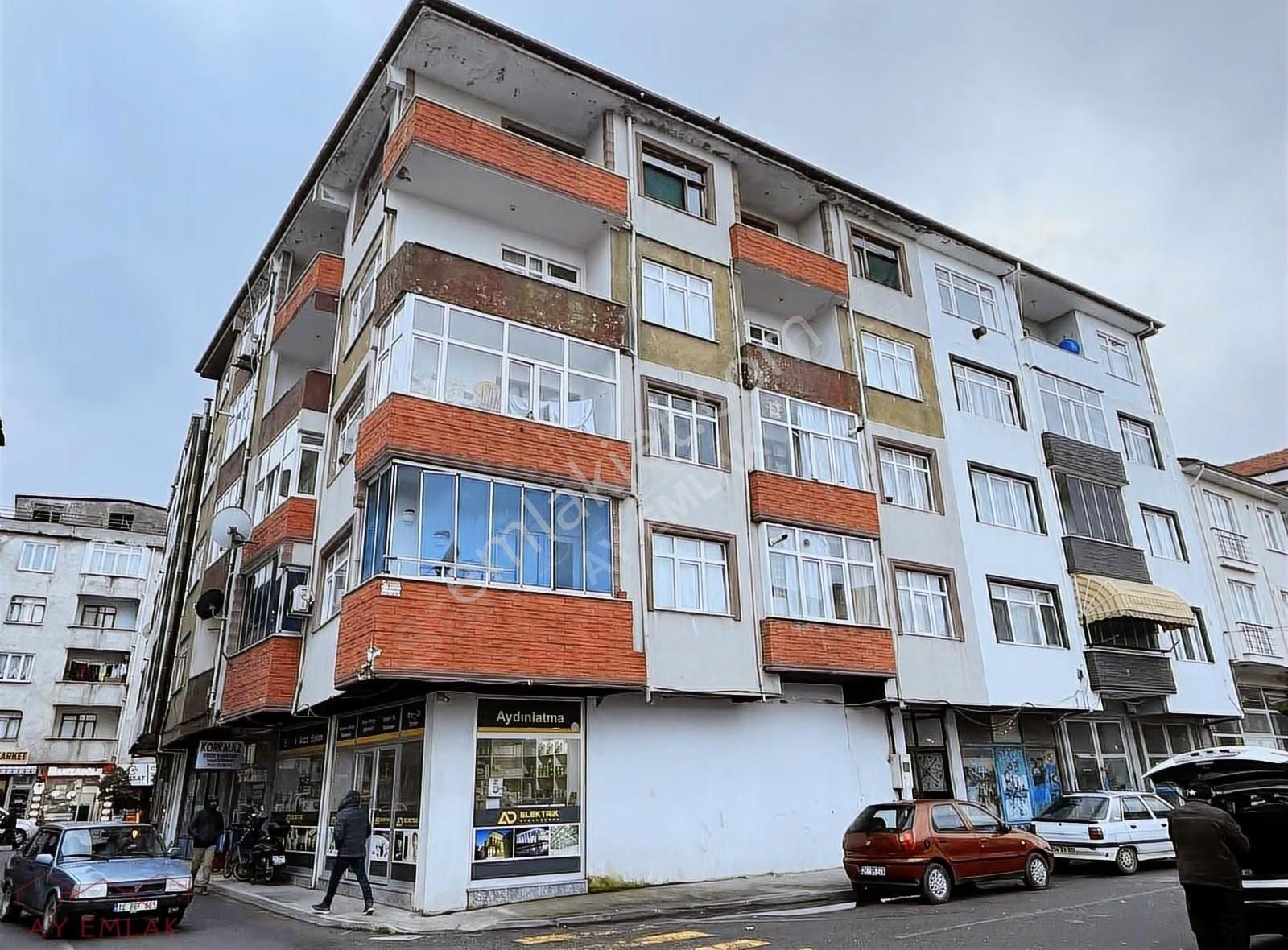 Çarşı Merkezde Mutfak Ayrı Kombi Petekli 3+1 Masrafsız Daire.