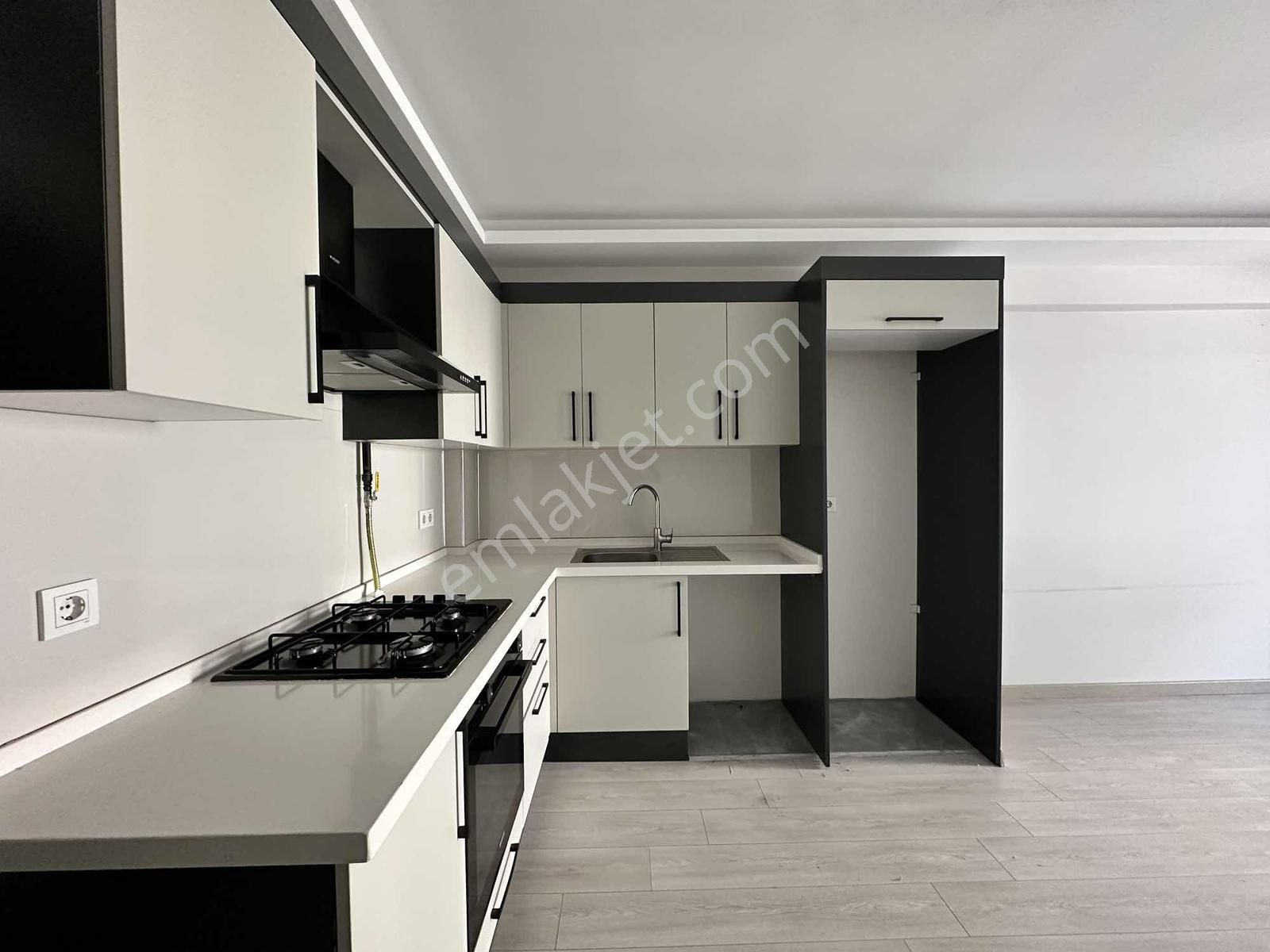 Hatay'da Kiralık Yeni Binada Otopark Muhteşem Konumda Fırsat 2+1