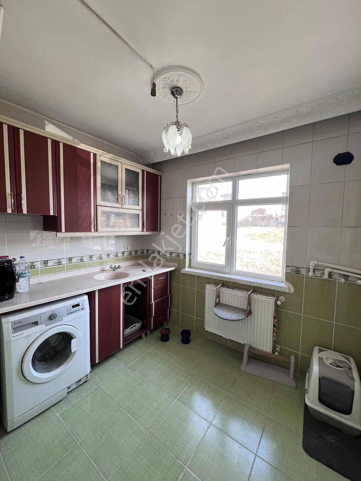 Güzelkent Mah.metromal Yakını Çift Parsel Önü Açık 3katlı Villa - Görsel 3