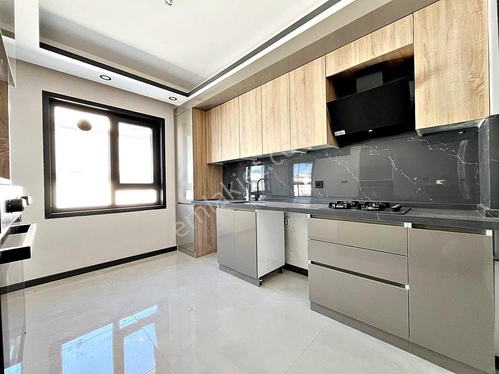 Bağlum Merkezi Lokasyonda 3+1 Sıfır Şık Yapılı Kiralık Daire - Görsel 4