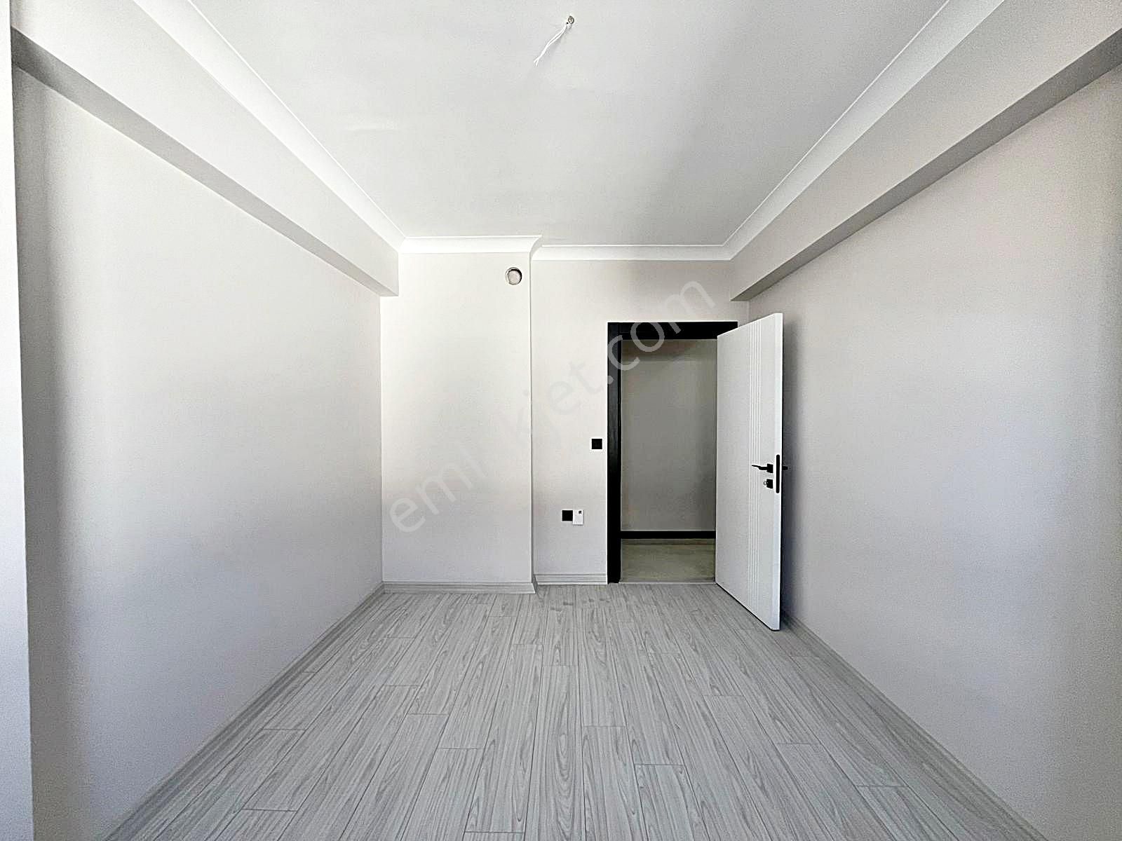 Bağlum Merkezi Lokasyonda 3+1 Sıfır Şık Yapılı Kiralık Daire - Görsel 15