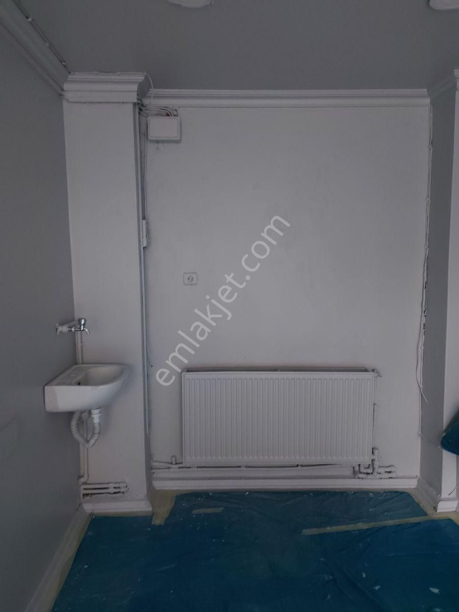 Üsküdar Cumhuriyette Kiralık: Stratejik Konumlu 15 M² Ofis ! - Görsel 7