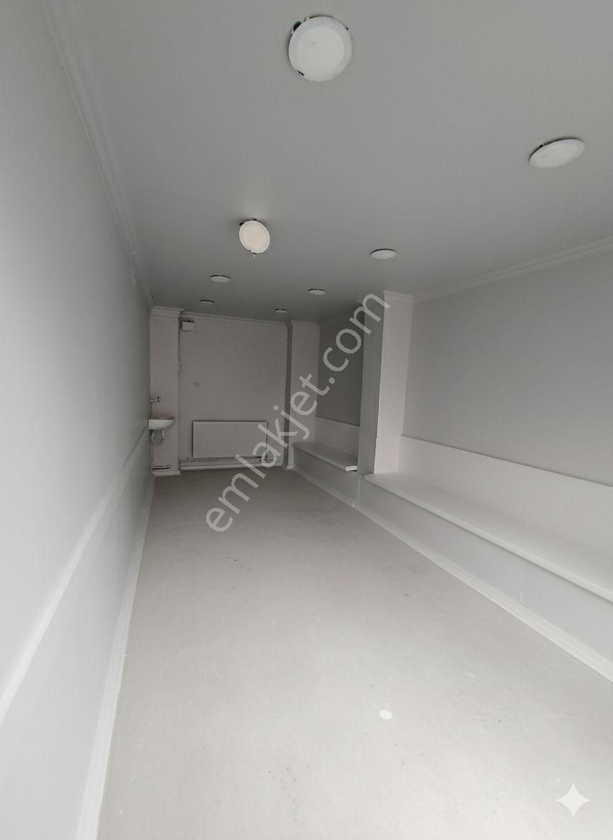 Üsküdar Cumhuriyette Kiralık: Stratejik Konumlu 15 M² Ofis !