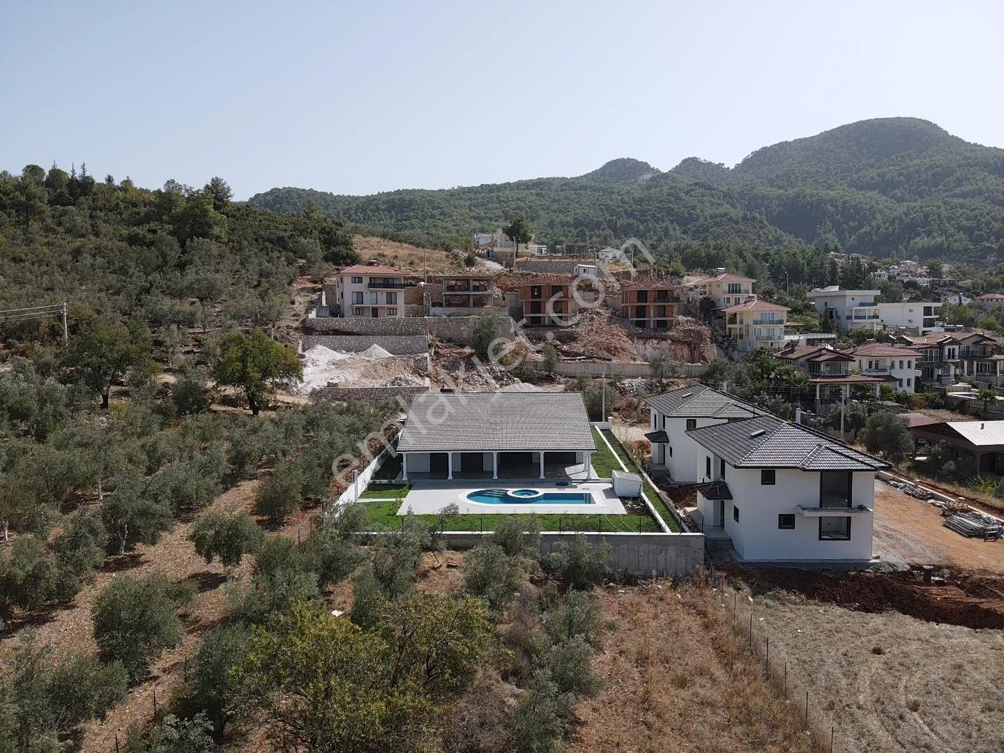 Fethiye Üzümlüde 1.097 M² Arsa İçinde 250 M² Tek Katlı Müstakil - Görsel 2