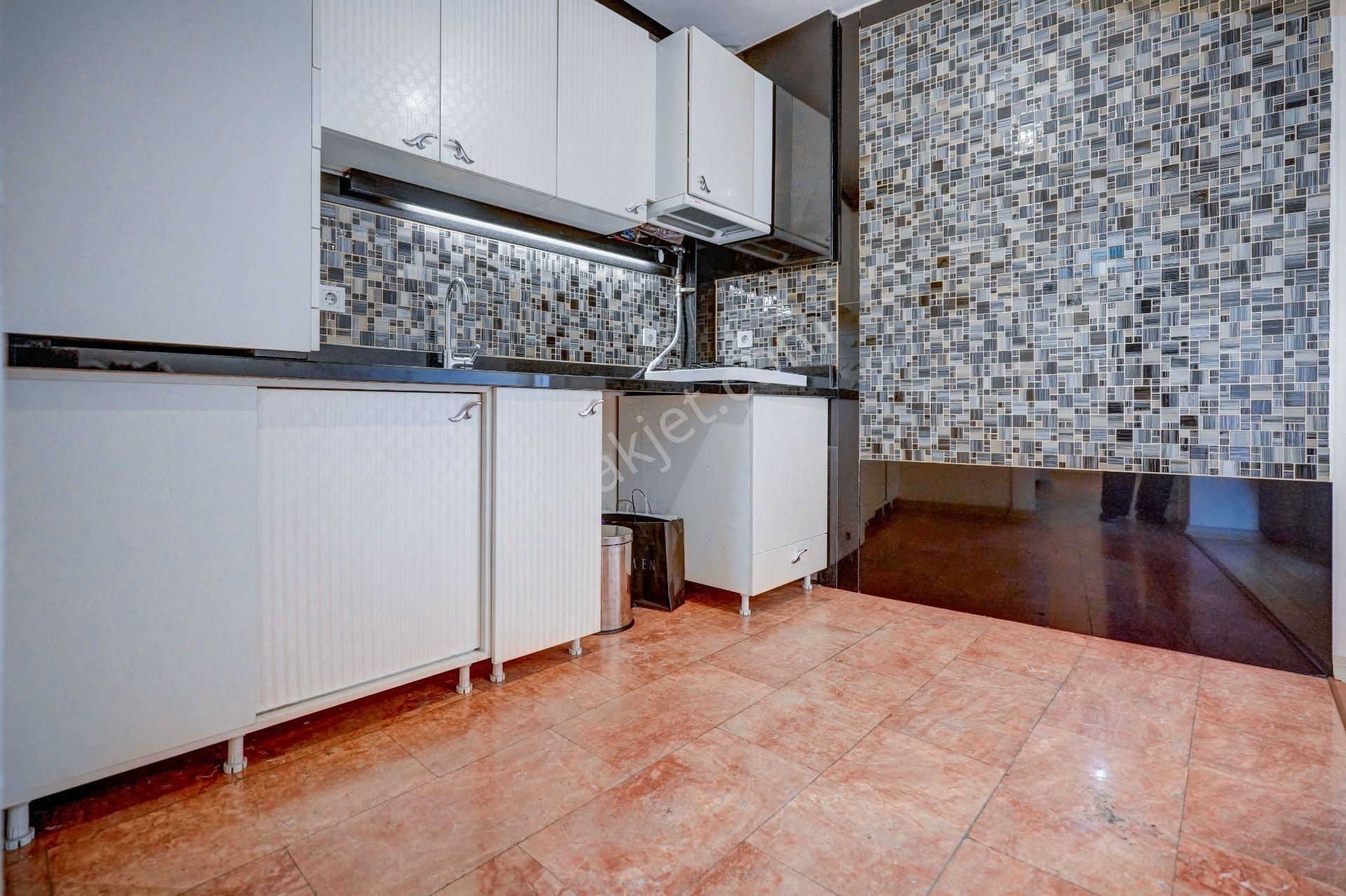 Remax Anı 'dan Beylerbeyi 'nde İçi Yenilenmiş 2+1 Kiralık Daire - Görsel 15