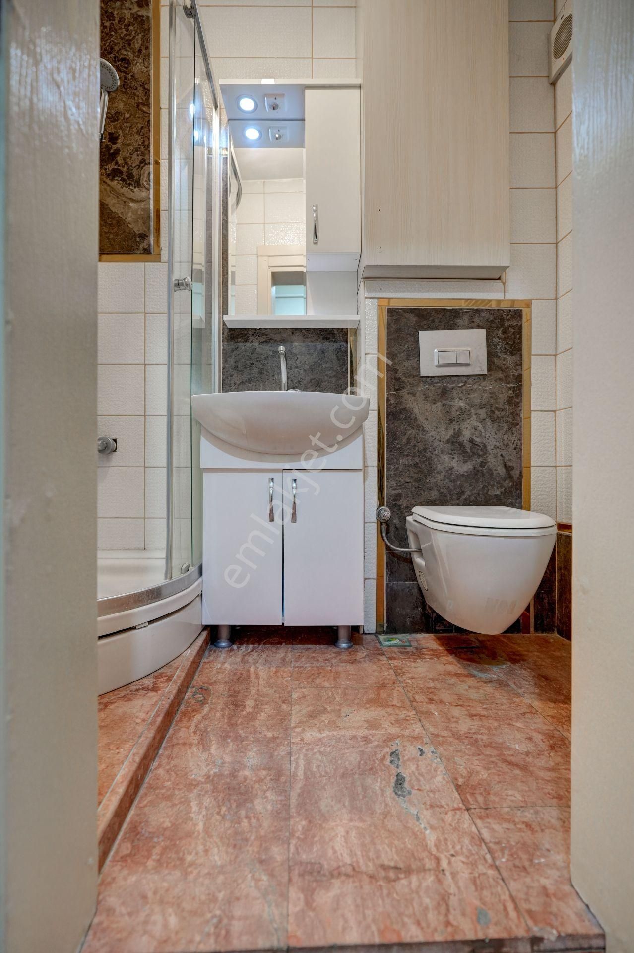 Remax Anı 'dan Beylerbeyi 'nde İçi Yenilenmiş 2+1 Kiralık Daire - Görsel 19