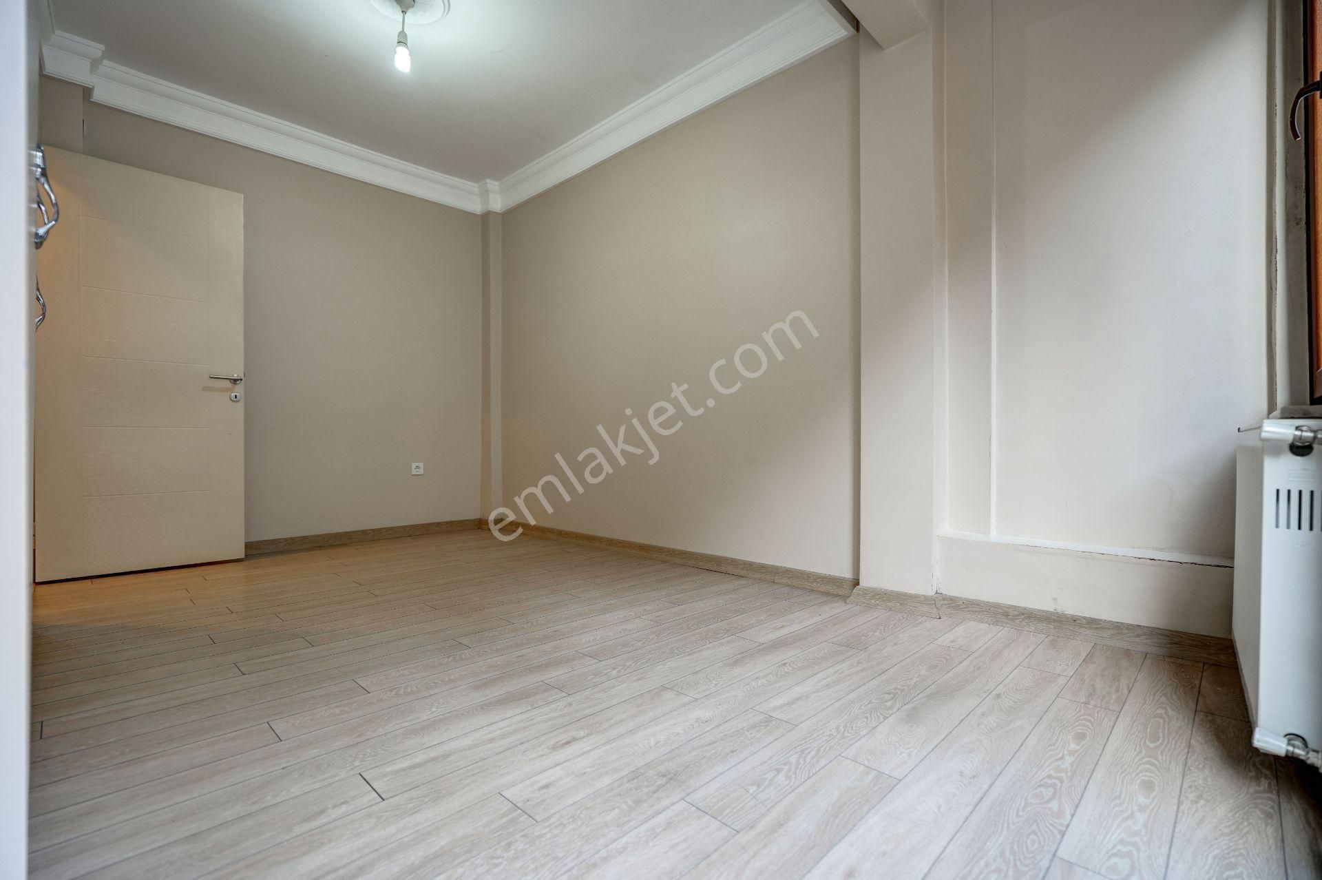 Remax Anı 'dan Beylerbeyi 'nde İçi Yenilenmiş 2+1 Kiralık Daire - Görsel 25