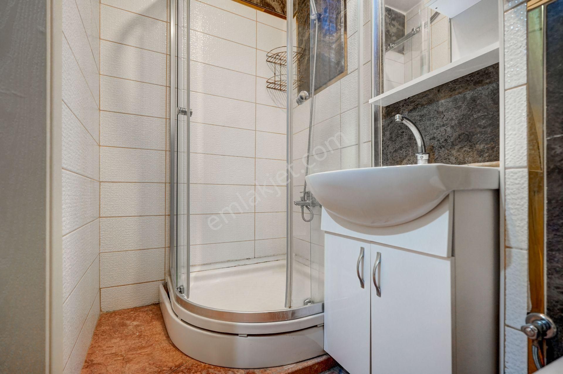 Remax Anı 'dan Beylerbeyi 'nde İçi Yenilenmiş 2+1 Kiralık Daire - Görsel 20