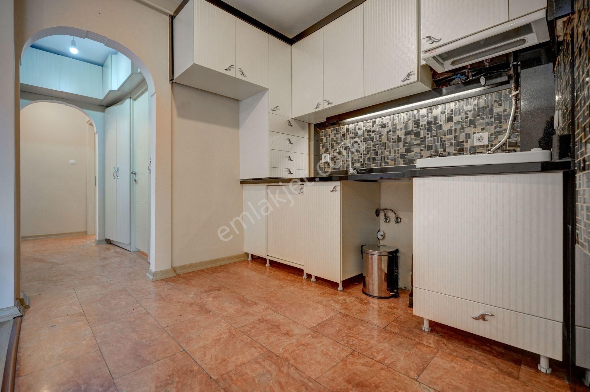 Remax Anı 'dan Beylerbeyi 'nde İçi Yenilenmiş 2+1 Kiralık Daire - Görsel 16
