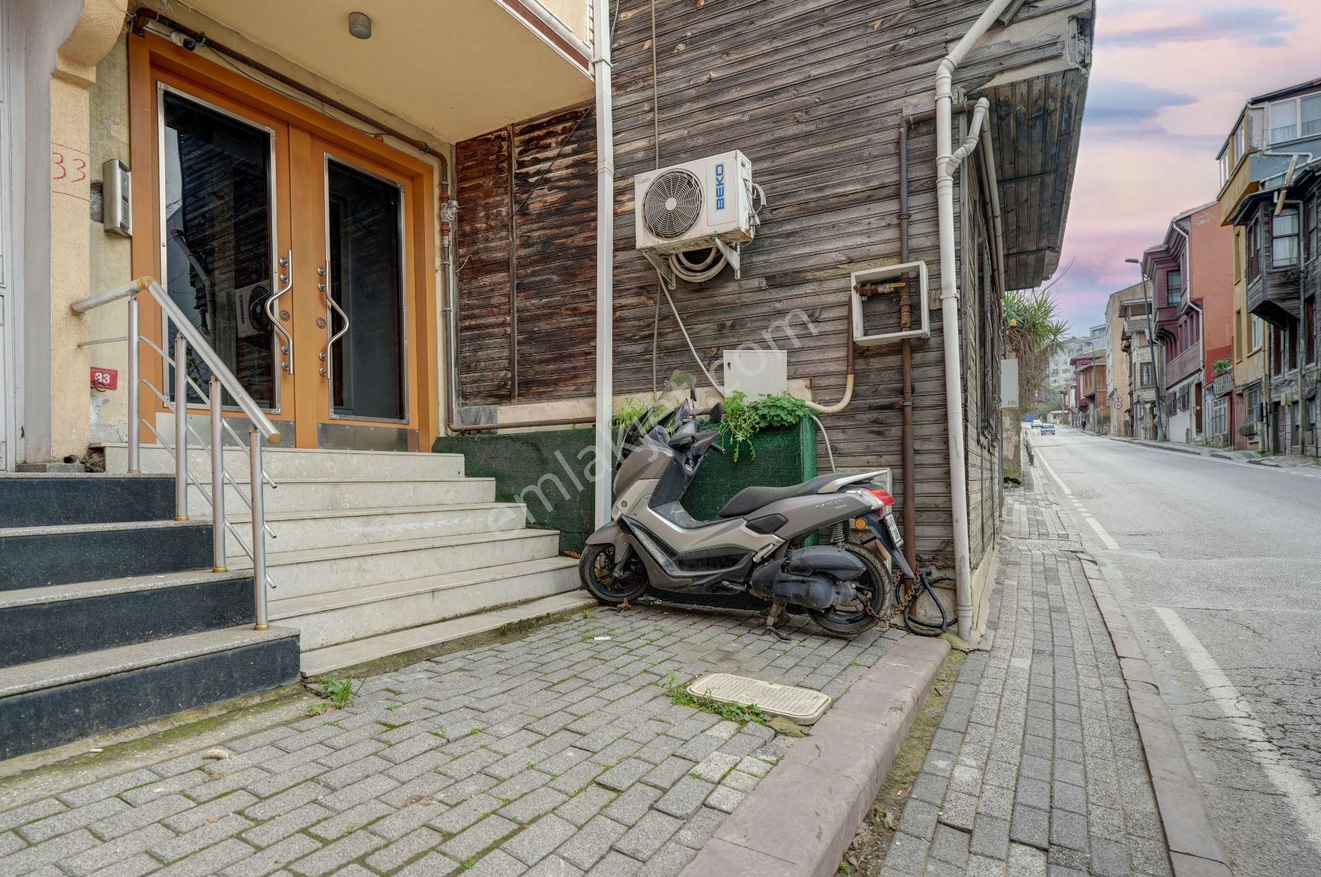 Remax Anı 'dan Beylerbeyi 'nde İçi Yenilenmiş 2+1 Kiralık Daire - Görsel 2