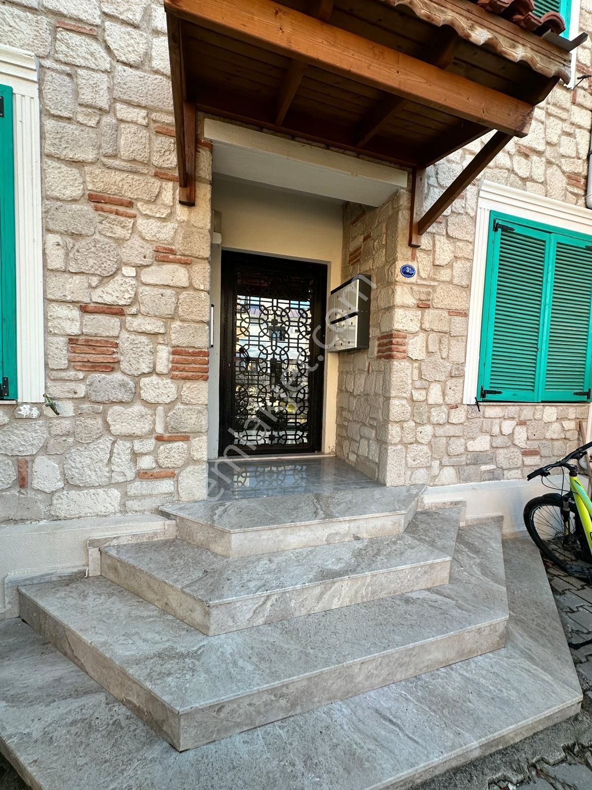 Foça Hacıveli Mah. Rüzgar Evleri Sitesinde Kiralık 2+1 Daire - Görsel 3