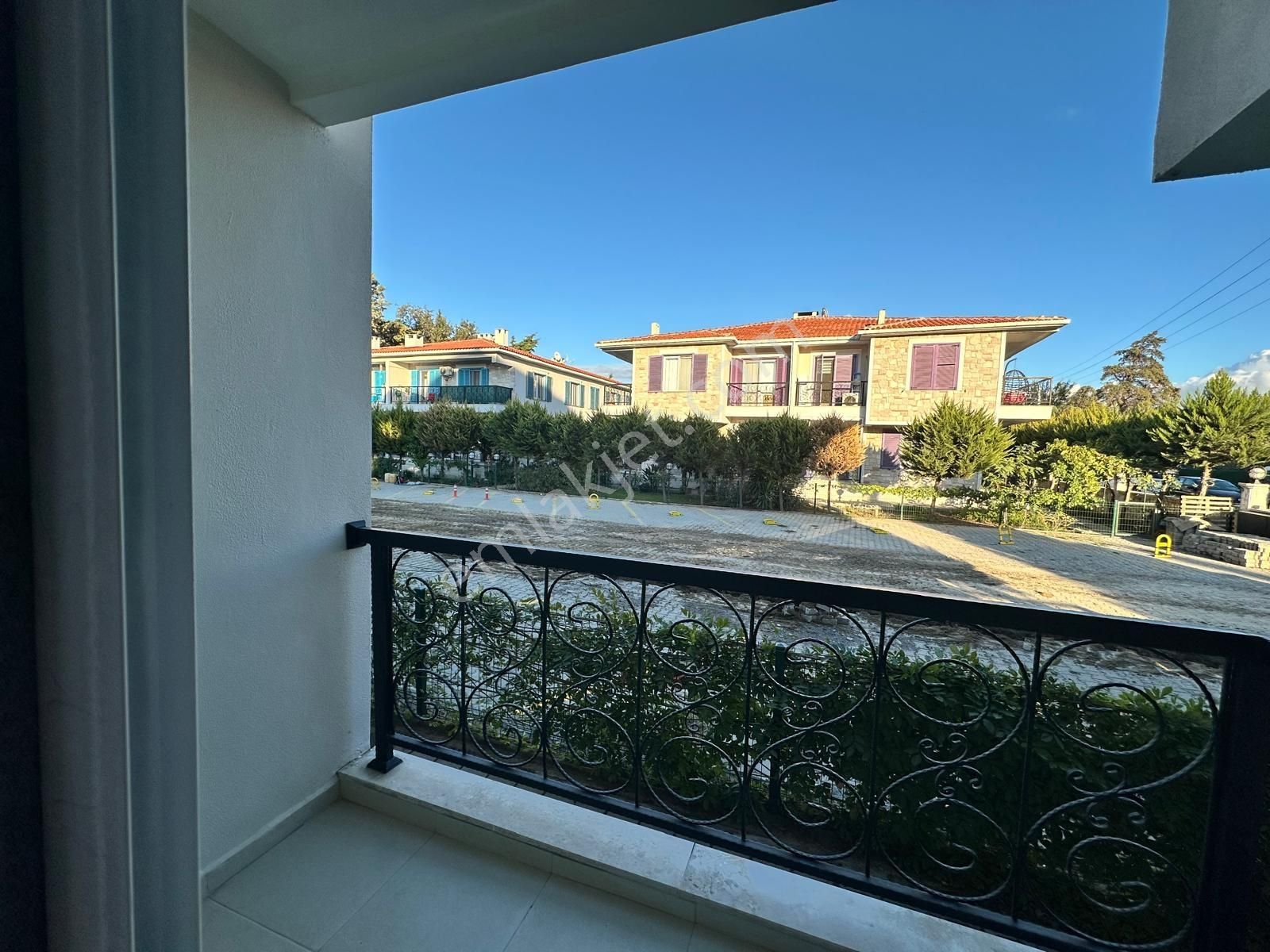 Foça Hacıveli Mah. Rüzgar Evleri Sitesinde Kiralık 2+1 Daire - Görsel 4