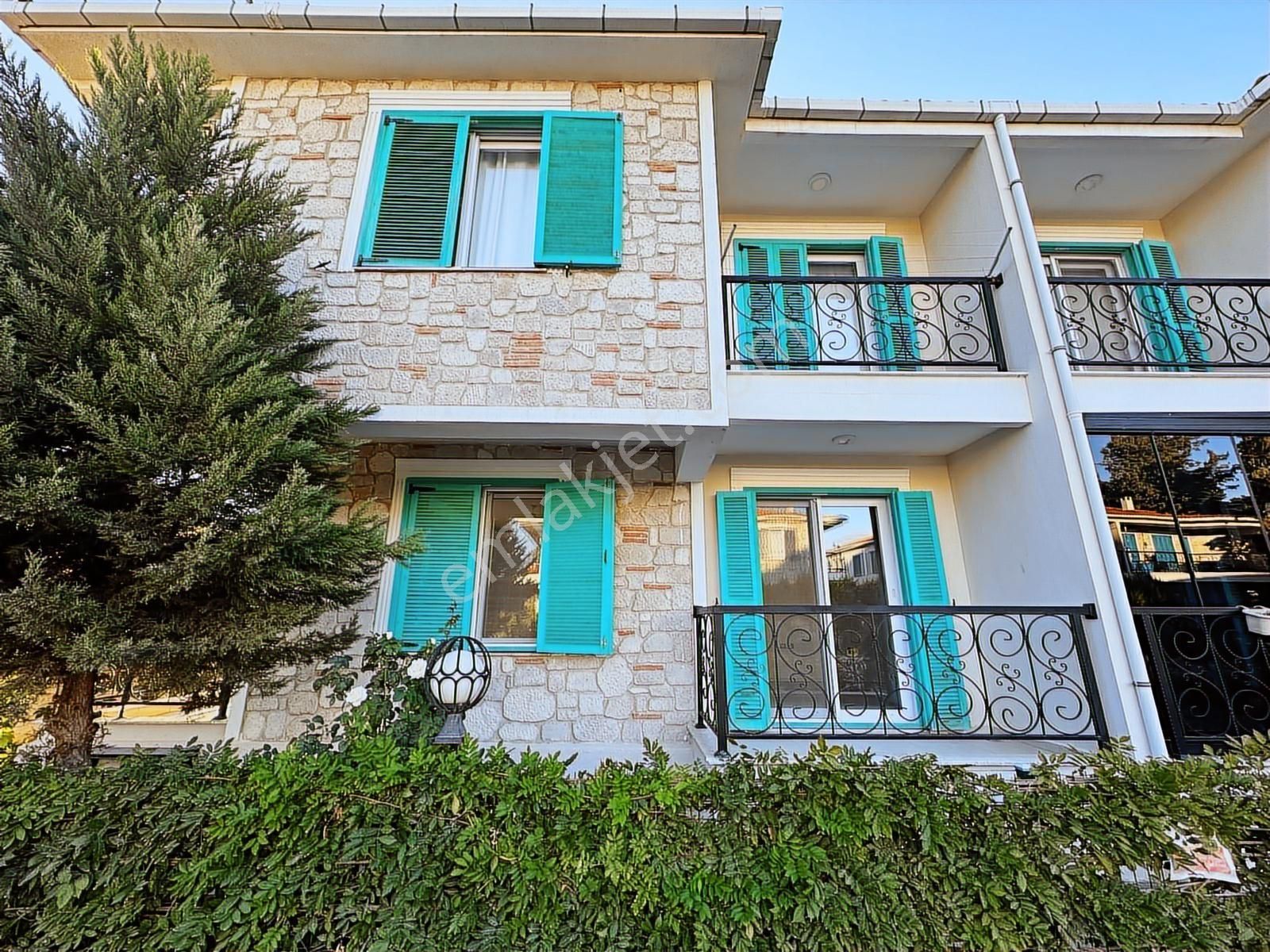 Foça Hacıveli Mah. Rüzgar Evleri Sitesinde Kiralık 2+1 Daire