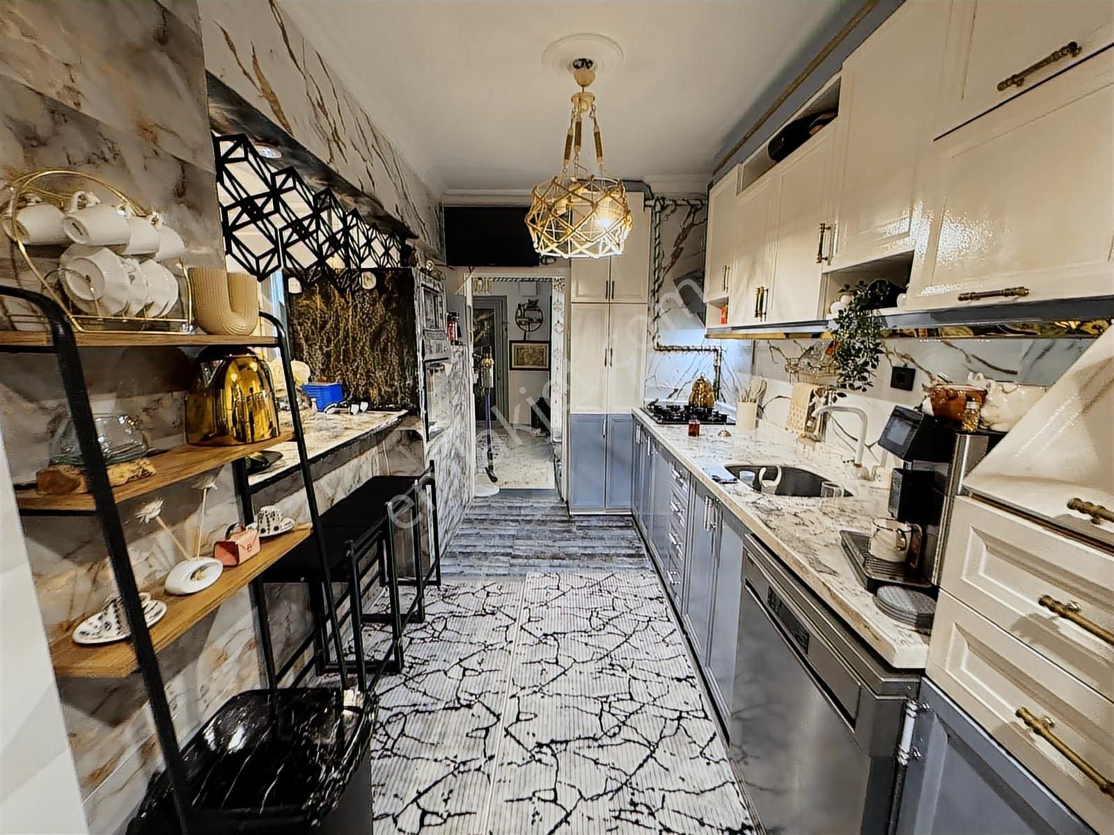 Pursaklarda Merkzi Konumda Göbekte 4+1 Full Yapılı İskanlı - Görsel 2