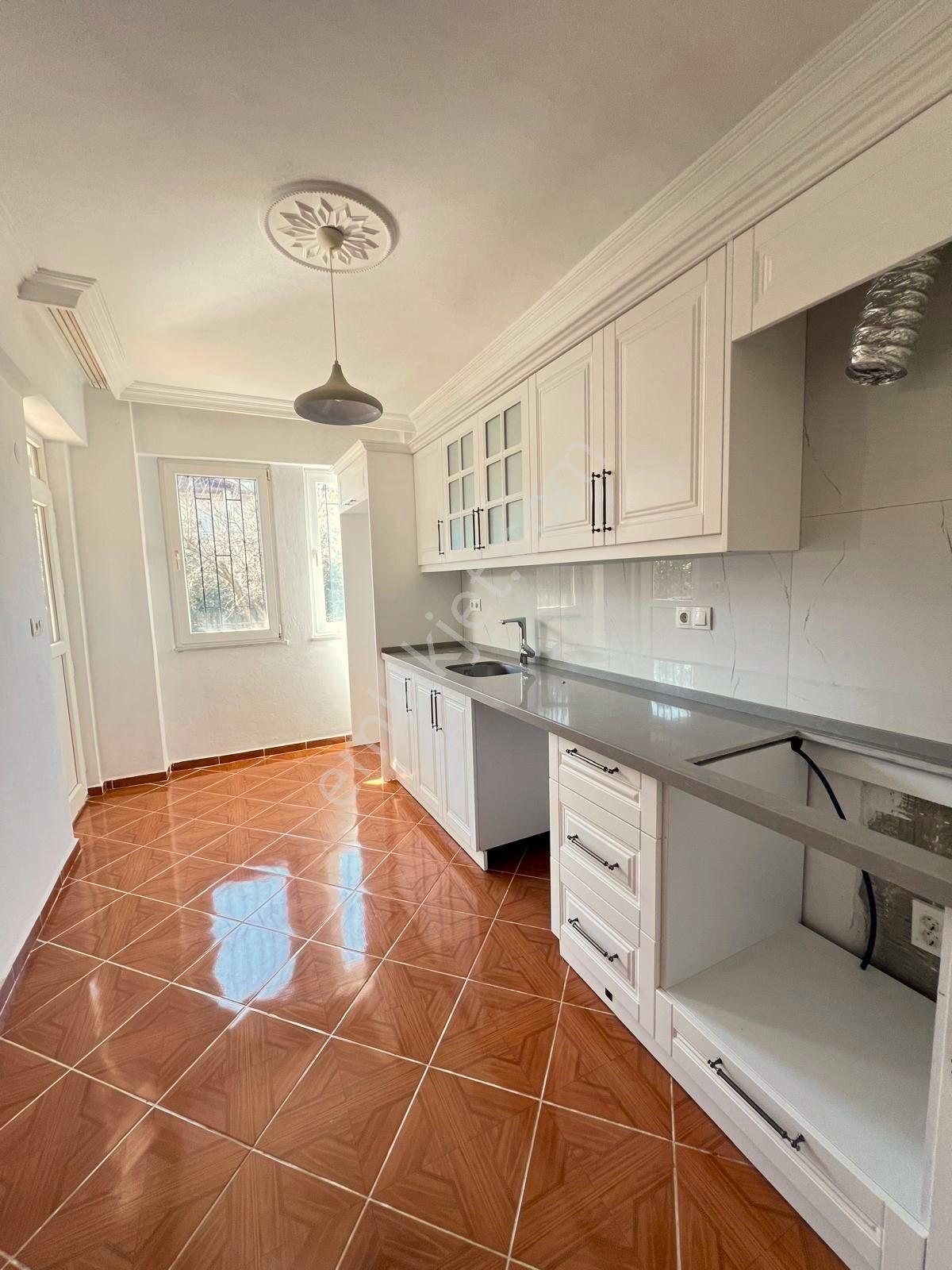 Goldhouse Dan Kiralık Babataşın Da Eşyasız Geniş 3+1 Daire - Görsel 8