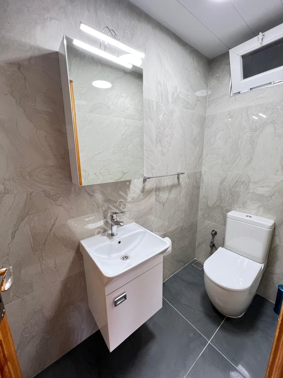 Goldhouse Dan Kiralık Babataşın Da Eşyasız Geniş 3+1 Daire - Görsel 19