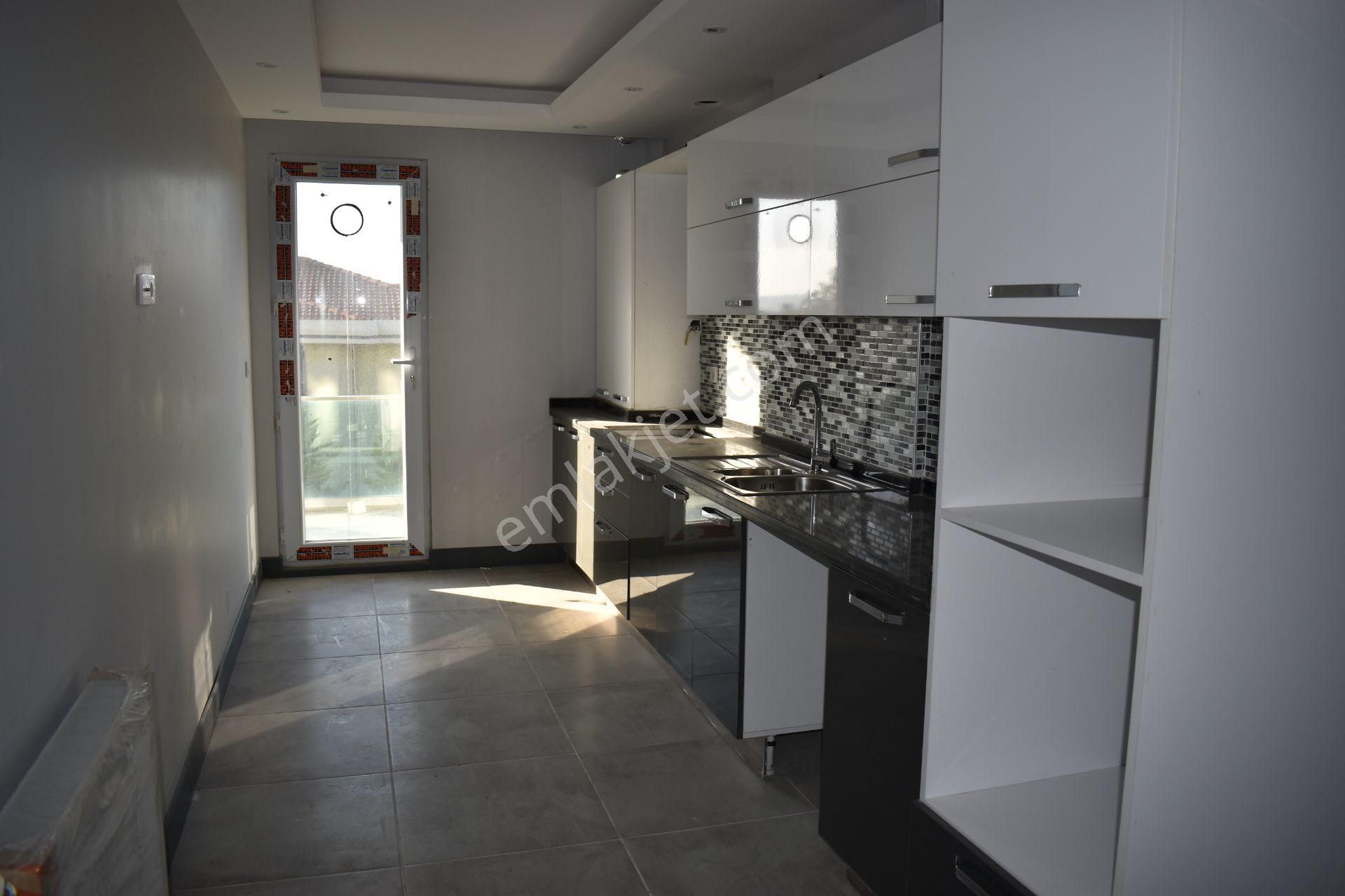 Büyükçekmece Atatürk Mah Yeni Binada Lüks Manzaralı Temiz 3+1 Kiralık Daire