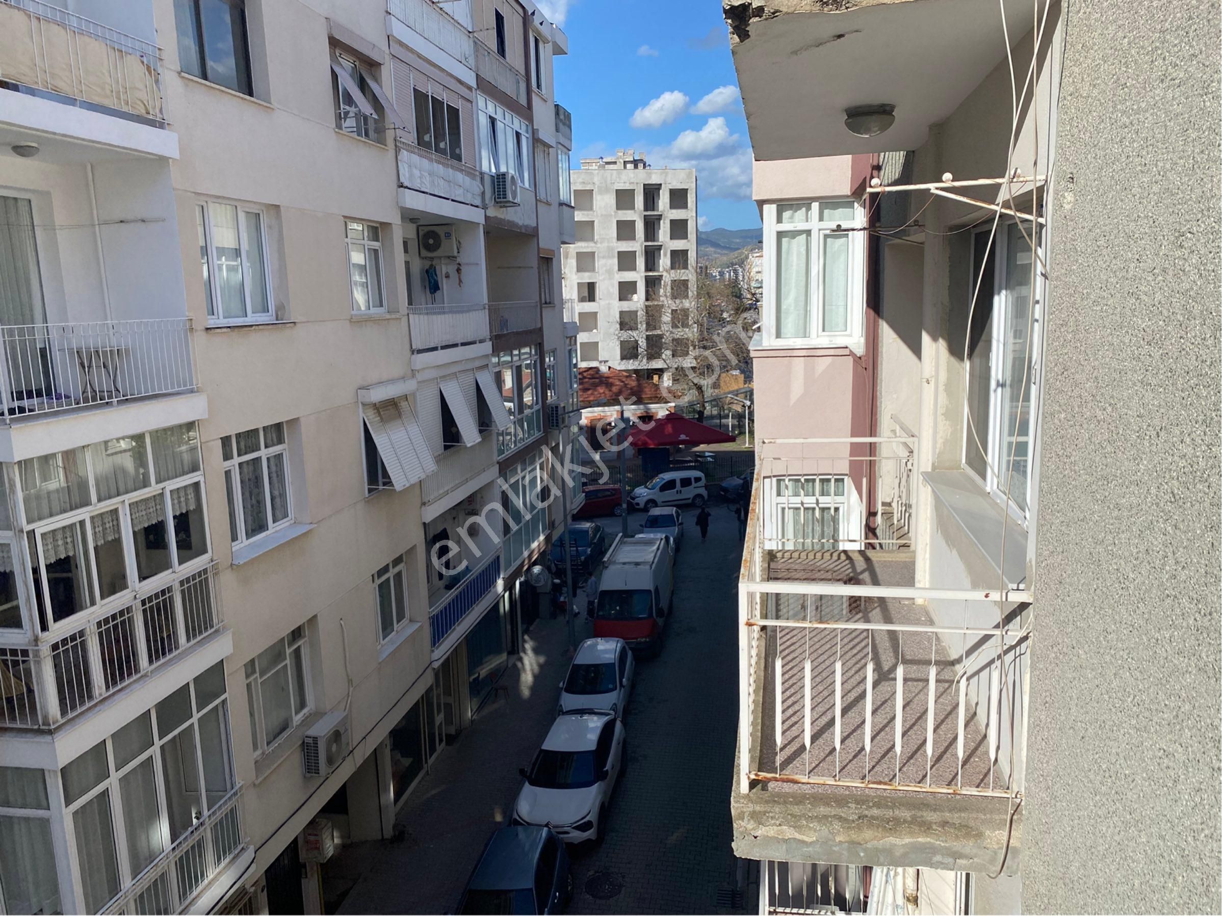 Karşıyaka Metro'nun Yanında Doğalgazlı Ara Kat,geniş 1+1 Daire - Görsel 2