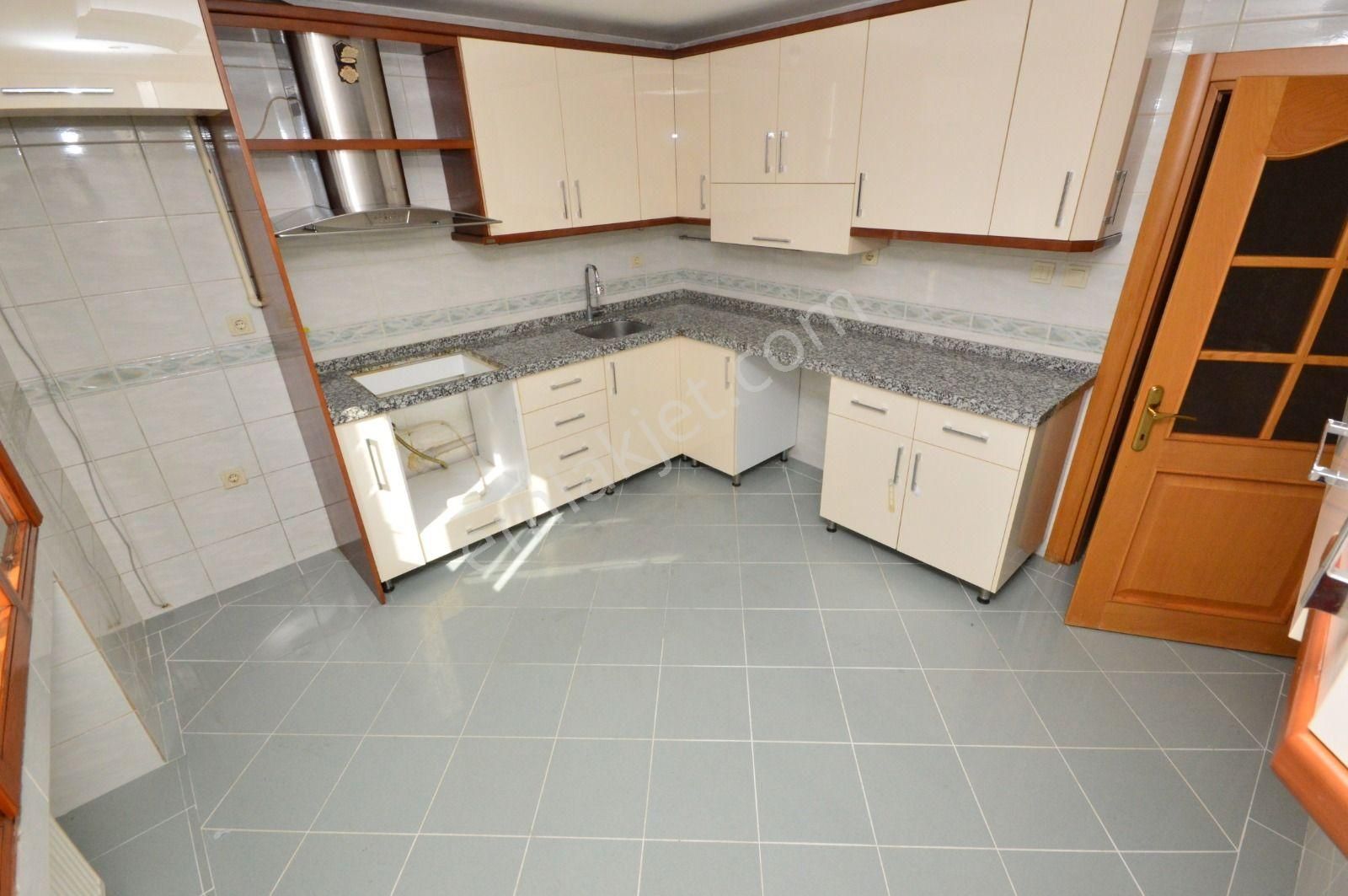 Başokur'dan Bahçelievler Merkez Mh 4+1 Kiralık Daire - Görsel 15