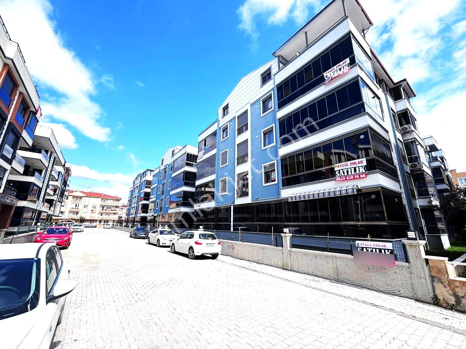 💥tek Yetkili Aygülden Akçay'da💥sıfır Nezih Site İçi Ara Kat Ön Cephe Ayrı Mutfak 2+1 Satılık Daire
