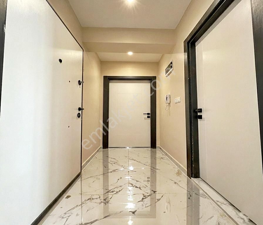 Ulaşıma Yakın Acil Satılık Lüks Yapılı Sıfır 1+1 Daire ! - Görsel 6