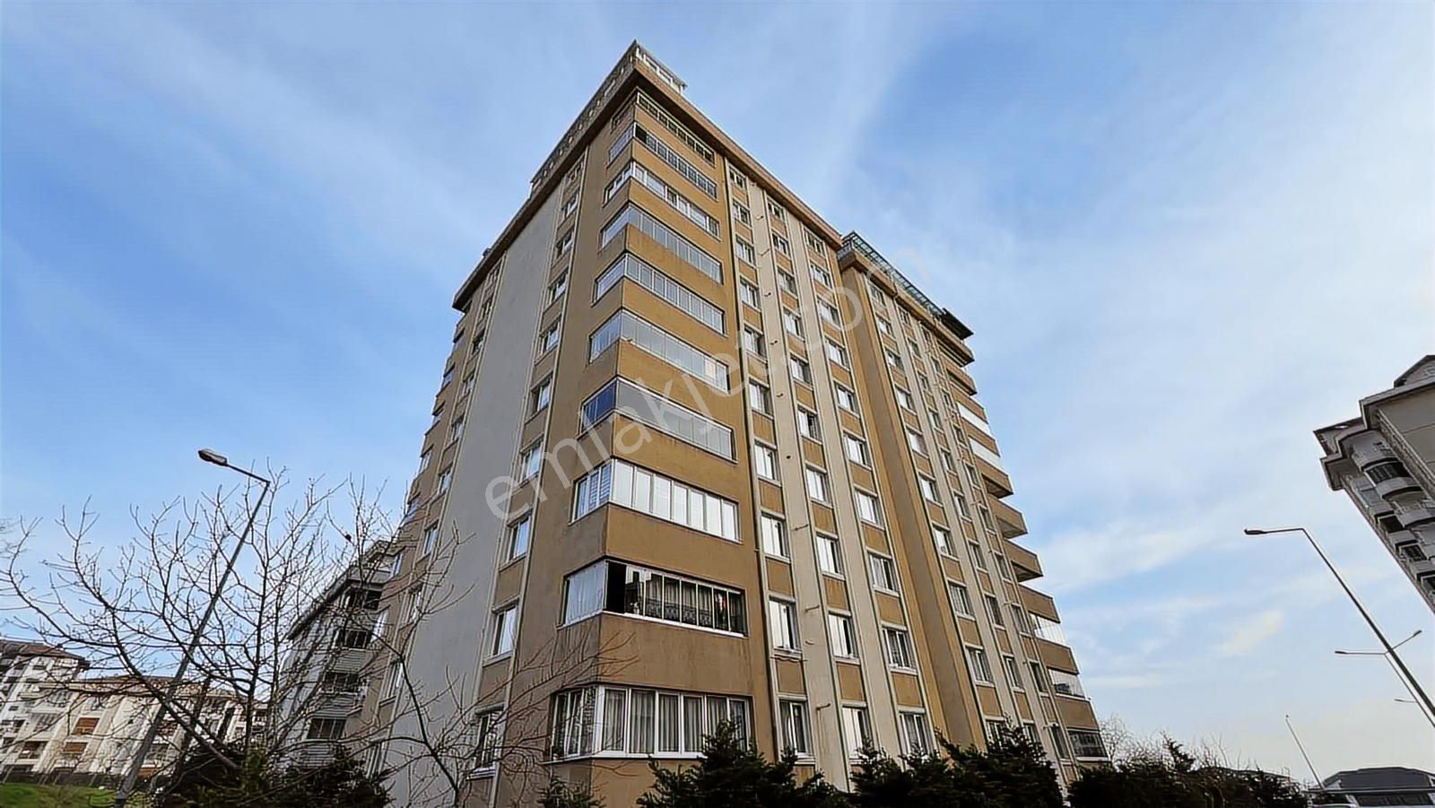 Büyükçekmece Sinanoba'da Satılık 3+1 Tadilatlı Daire