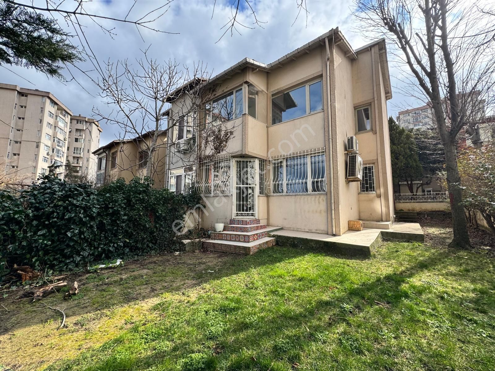 İstanbul Beşiktaş Akat Mah.bahçeli Satılık 4+1 Villa