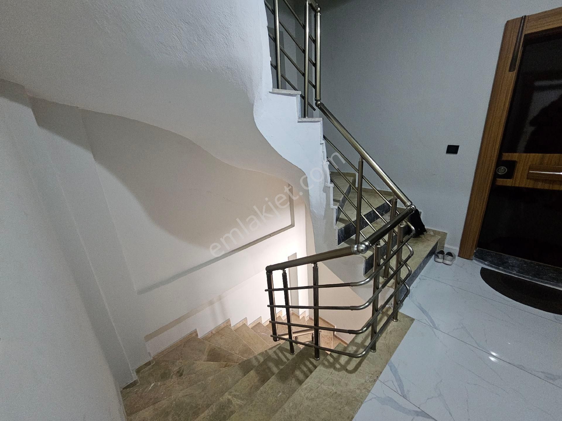 Didim Merkezde Satılık Ara Kat Eşyalı Satılık 2×1 - Görsel 3